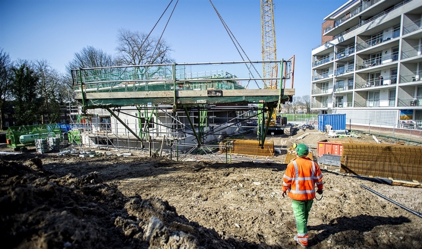 Het schiet niet op met de nieuwbouw. Na een paar betere jaren zal het woningtekort vanaf 2025 weer toenemen. (anp / Desiree Schippers)