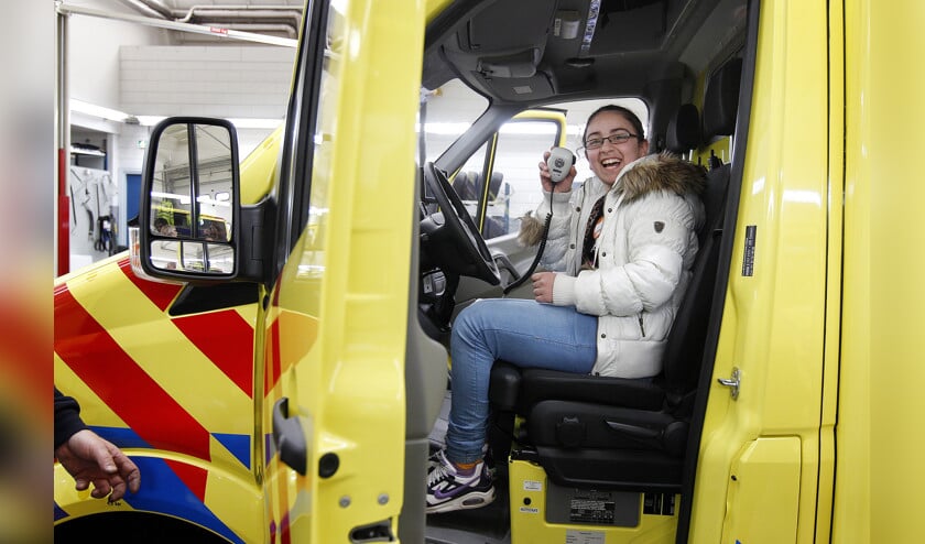 Roteb Lease in Rotterdam laat leerlingen een bliksemstage doen om ze al vroeg kennis te laten maken met verschillende beroepsgroepen. Een maatschappelijke diensttijd kan daar ook bij helpen. (anp / Bas Czerwinski)