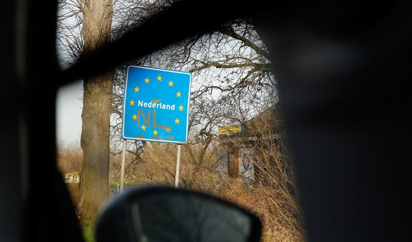 Als het gaat over de negatieve gevolgen van globalisering, hebben mensen het zelden over zichzelf, maar vaak over het verlies aan eigenheid en veiligheid in Nederland. (anp / Bas Czerwinski)