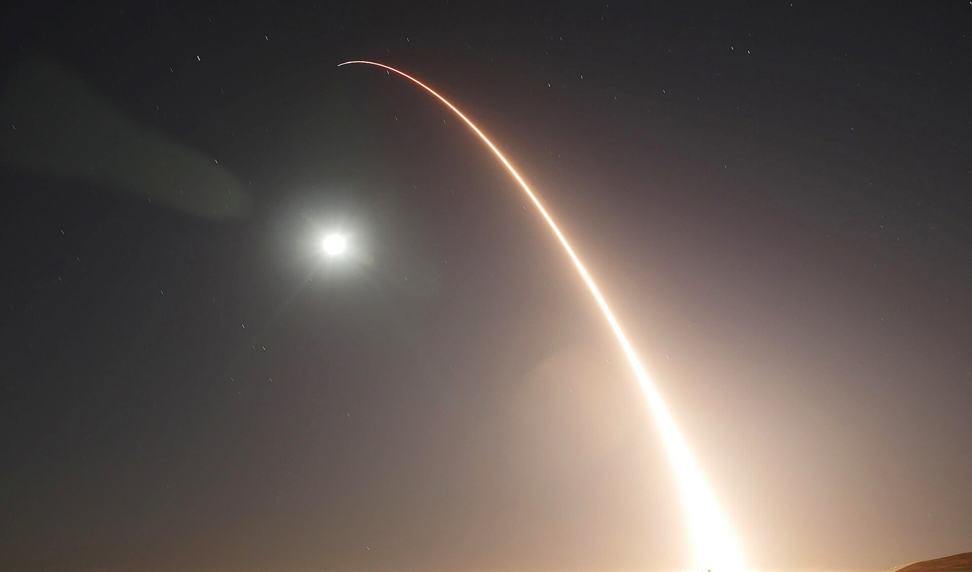 Een proeflancering van een intercontinentale Minuteman 3-raket, in mei in Californië. De VS hebben ongeveer 450 van dit soort raketten, waarmee een kernaanval kan worden ingezet, en Donald Trump is de baas over de knop.