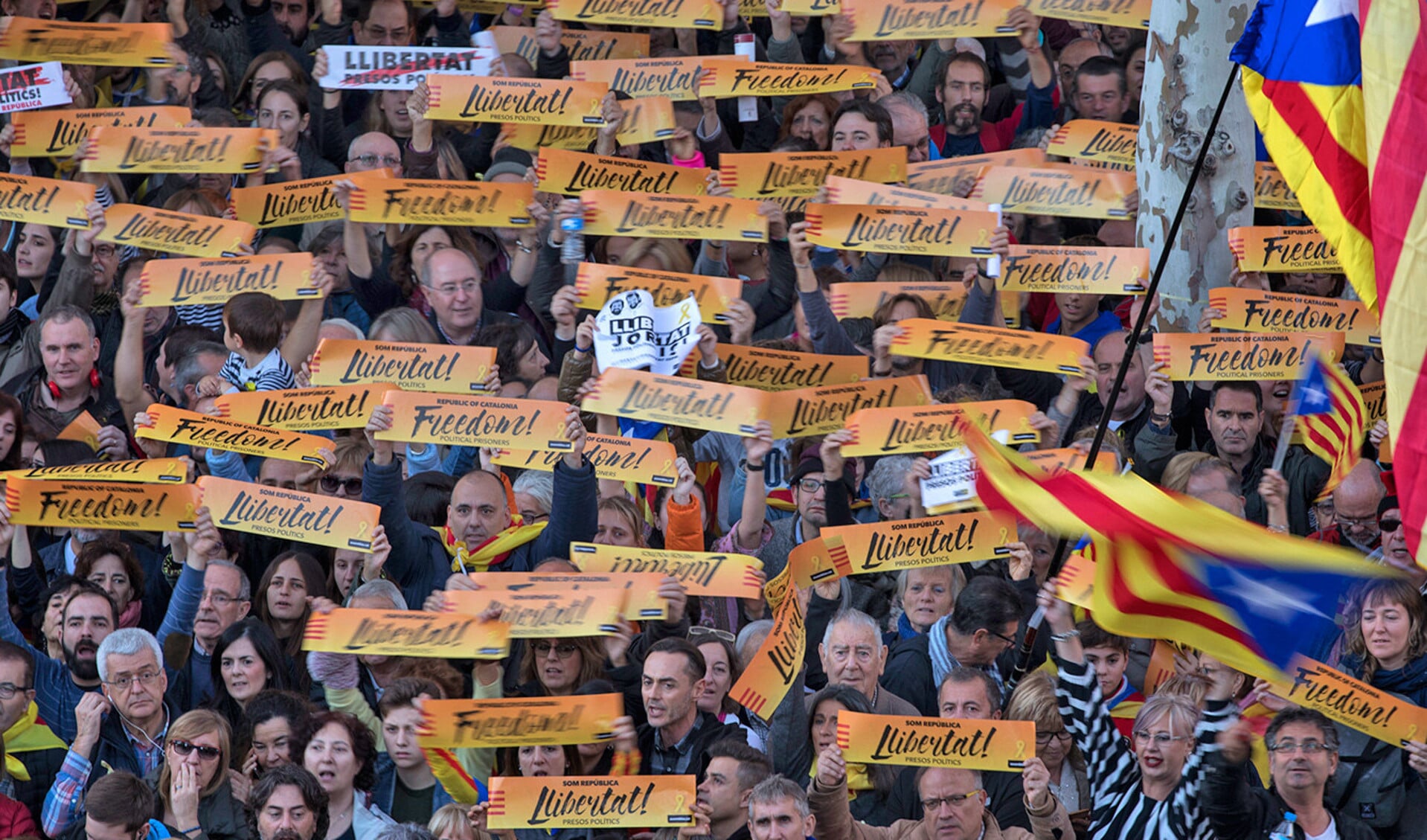 Demonstranten in Barcelona eisten eerder deze maand de vrijlating van de Catalaanse politici die gevangen zijn genomen na het omstreden onafhankelijkheidsreferendum.