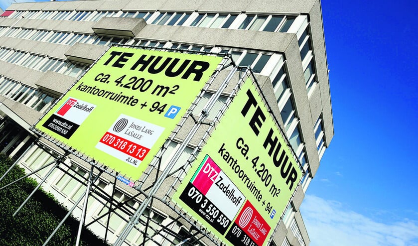 Leegstaande kantoor- of bedrijfspanden staan vaak niet op de goede plek voor woningbouw, zegt men. Maar is een weiland ver van alle voorzieningen dat dan wel? (anp / Lex van Lieshout)