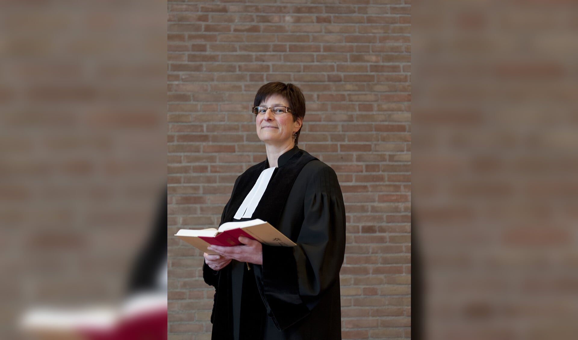 Karin van den Broeke was de eerste vrouwelijke synodevoorzitter van de Protestantse Kerk in Nederland (2013-2018). Haar opvolger is ook een vrouw.