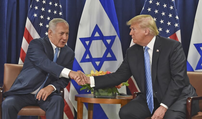 Israël krijgt van de VS 3,5 miljard dollar per jaar met als enige voorwaarde dat het wordt besteed in de Amerikaanse wapenindustrie. Dat grote wederzijdse belang is een infuus waarmee het vredesproces in coma wordt gehouden. (afp / Nicholas Kamm)