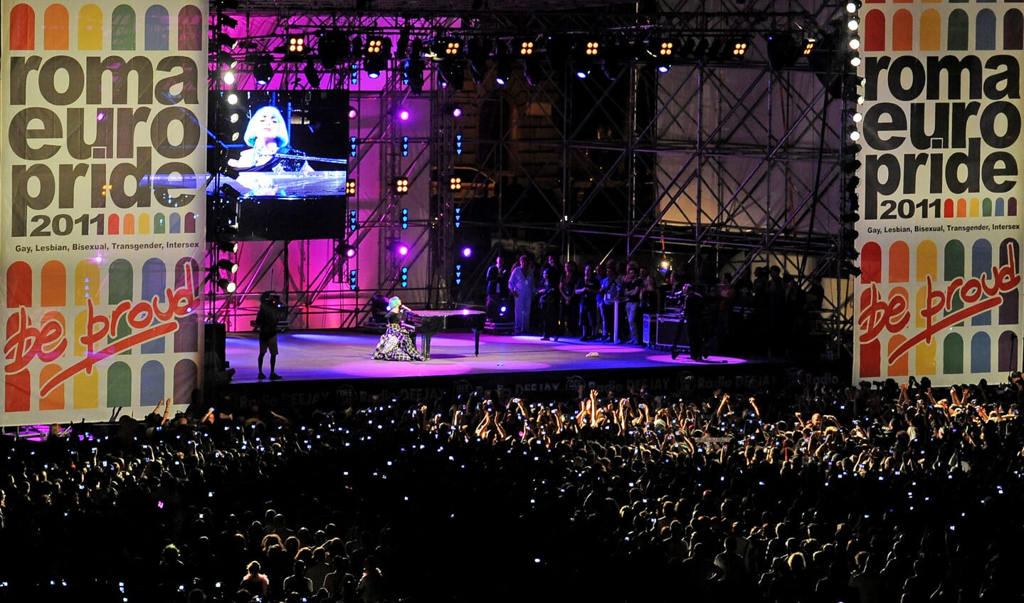 Lady Gaga tijdens haar optreden in Rome’s Circo Massimo bij de Europride in 2011, het jaar van haar wereldhit.