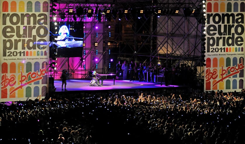 Lady Gaga tijdens haar optreden in Rome’s Circo Massimo bij de Europride in 2011, het jaar van haar wereldhit. (afp / Tiziana Fabi)