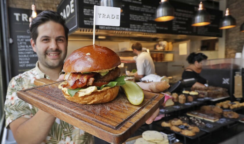 Veel Britse burgers voelen heel goed aan dat de Brexit voor de handel grote gevolgen zal gaan hebben. Alex Stone laat in zijn Londense eetcafé zien dat ook hem dat niet ontgaat. (ap / Kirsty Wigglesworth)
