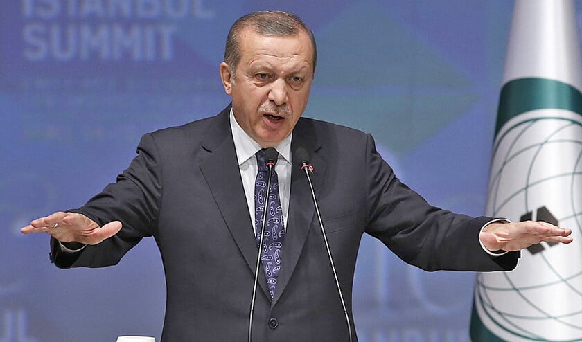 De Turkse president Erdogan. Op een staatshoofd mogen we alle grofheden loslaten? En dan vinden we het gek dat de Turken reageren? (ap / Emrah Gurel)