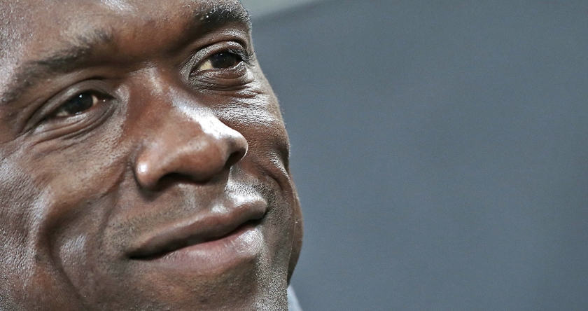 Mensen als de oud-voetballer Clarence Seedorf zijn het geschreeuw van de meute op de tribune allang voorbij. Daarvoor hebben ze te veel klasse. (ap / Emilio Andreoli)