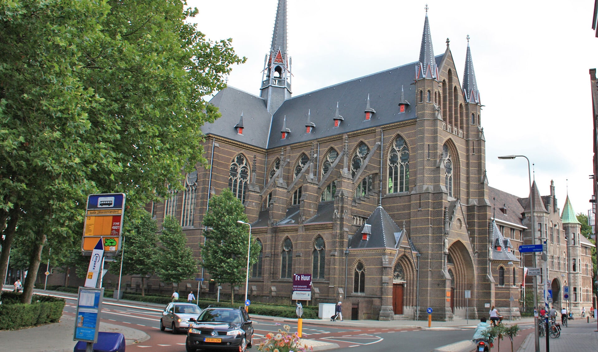 Een bezoek aan de Dominicanenkerk in Zwolle levert volgens een onderzoek voor 70 procent van de bezoekers rust op; 52 procent van de bezoekers die zelf niet gelovig zijn, ervaren er verwondering. De kerkdeuren moeten open.