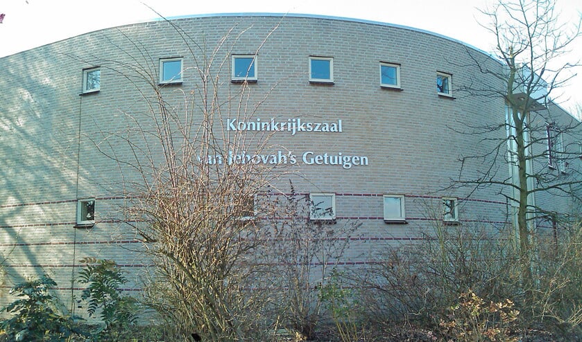 Jehova’s Getuigen noemen hun kerkgebouw ‘koninkrijkszaal’. Deze staat in Hoorn (en heeft niet per se iets te maken met misbruikzaken). (wikimedia)