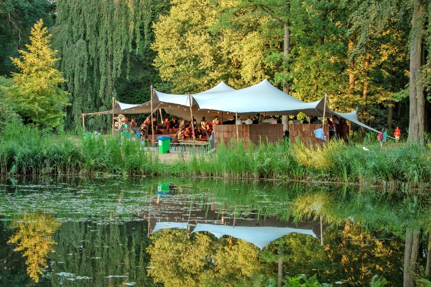 Wonderfeel is een buitenfestival voor klassieke muziek, maar dan met de ongedwongen sfeer van een popfestival. (wonderfeel)