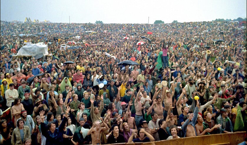 De indrukwekkende mensenmassa tijdens de eerste editie van het Woodstockfestival in Bethel in 1969. Voor de half miljoen bezoekers was er een tekort aan praktisch alle basale dingen. (afp / Elliot Landy, anp / Eric Brinkhorst, anp / Paul Bergen, anp / Ferdy Damman)
