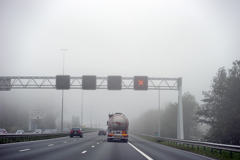 Minister van Verkeer Cora van Nieuwenhuizen wil in de strijd tegen het fileleed een derde van de bestaande spitsstroken ombouwen tot volwaardige rijbanen. (anp / Robert Vos)
