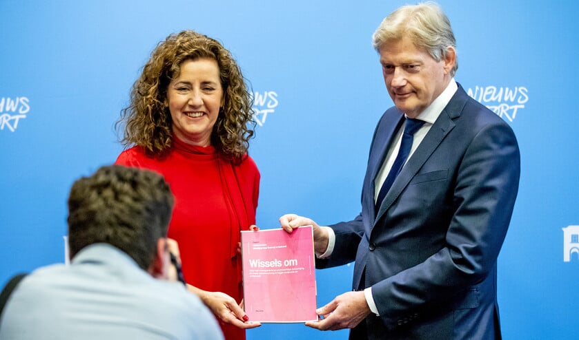 Minister Ingrid van Engelshoven kreeg deze week steun van de Kamer voor een andere financiering van het hoger onderwijs. Dit op advies van een commissie onder leiding van oud-staatssecretaris Martin van Rijn. Dit pakt slecht uit voor studies als geneeskunde, rechten, economie, filosofie en theologie. Technische studies krijgen meer geld. (anp / Remko de Waal)