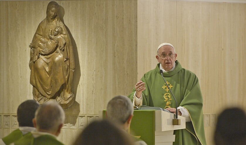 De angst om op tenen te gaan staan kan verlammend werken. Het kan juist verfrissend zijn dat wél te doen, zoals paus Franciscus laat zien. (ap / L’Osservatore Romano)