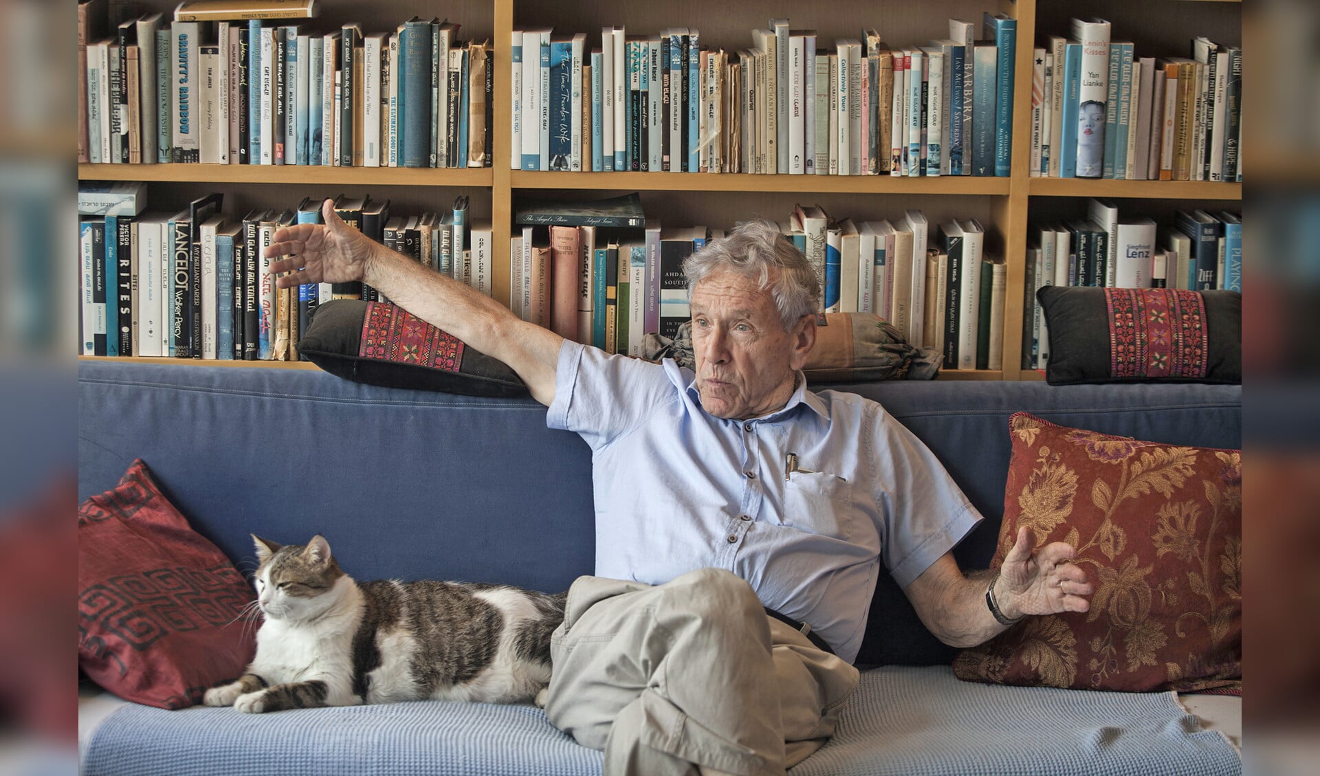De Israëlische schrijver Amos Oz stelt voor dat mensen balans zoeken, maar die ook aan een ander te gunnen.