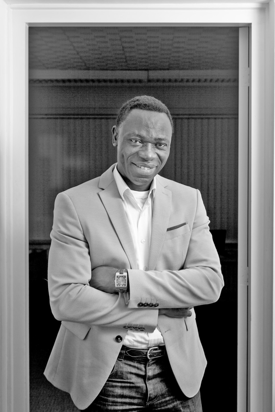 Moses Alagbe: Missionair? Ga lekker voetballen (Dick Vos)