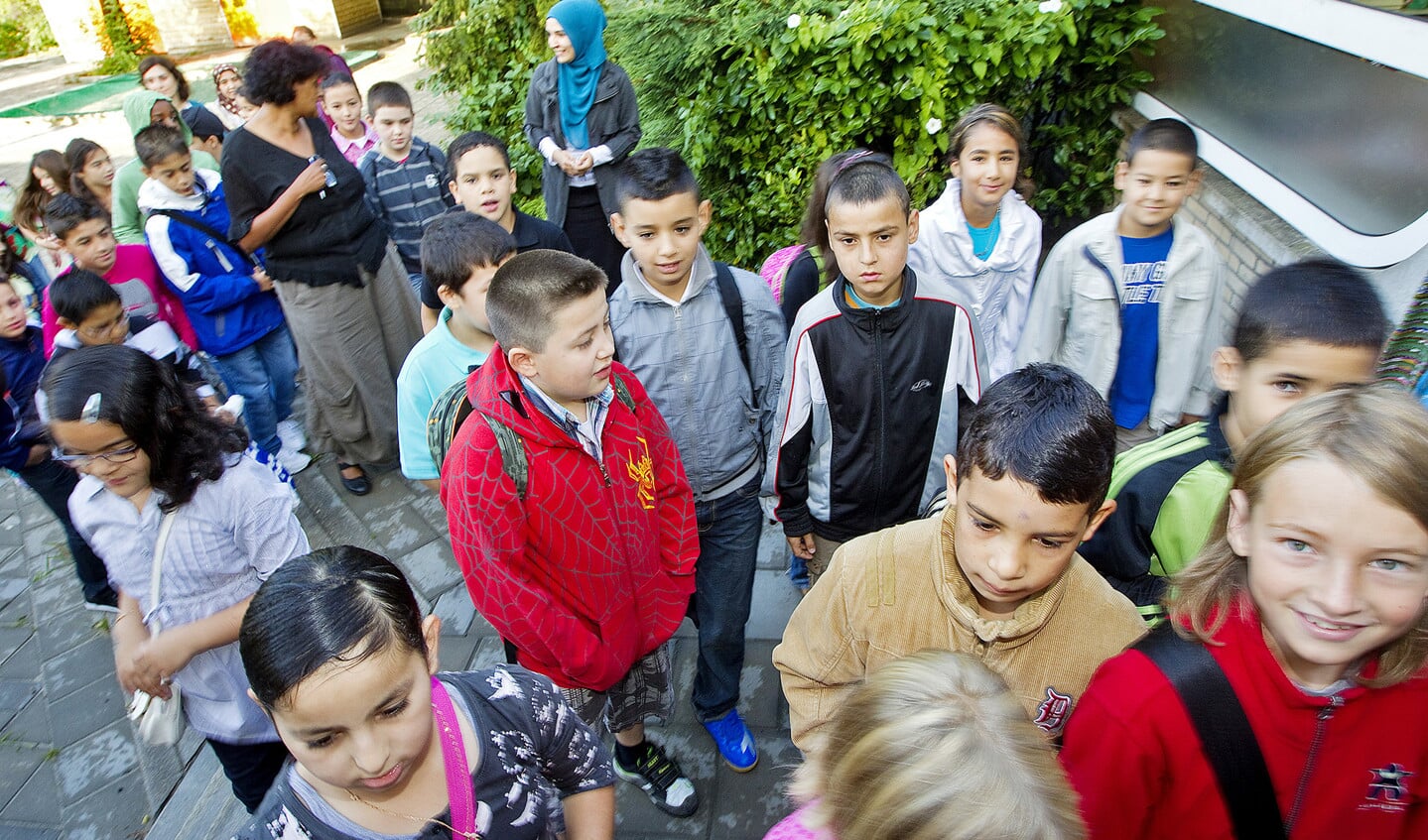 Allerlei heikele onderwerpen van de multiculturele samenleving worden door kinderen besproken.