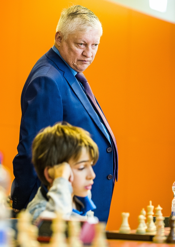Anatoly Karpov bij het internationale jeugdschaaktoernooi in Rotterdam. (Jiri Buller)