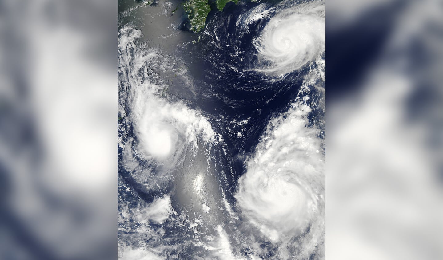 De tropische cyclonen Maria, Bopha and Saomai in 2006. Orkanen krijgen hun naam al wanneer er boven de Atlantische of Stille Oceaan een ronddraaiend stormsysteem ontstaat met een minimale windsnelheid van 63 kilometer per uur.