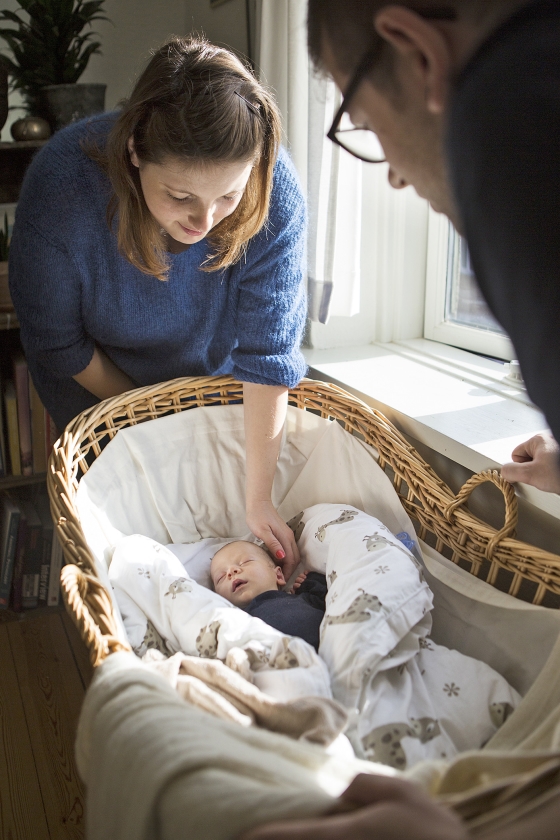 Sophia en Alex Weber met hun zoontje Elliot dat thuis werd geboren. (Julius Schrank)