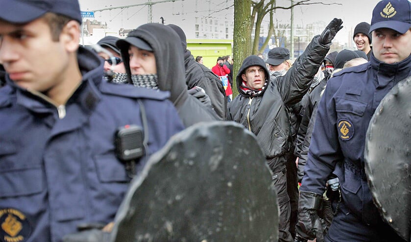 Vrijheid van meningsuiting: een demonstratie van aanhangers van de Nederlandse Volks-Unie. (anp / Koen Verheyden)