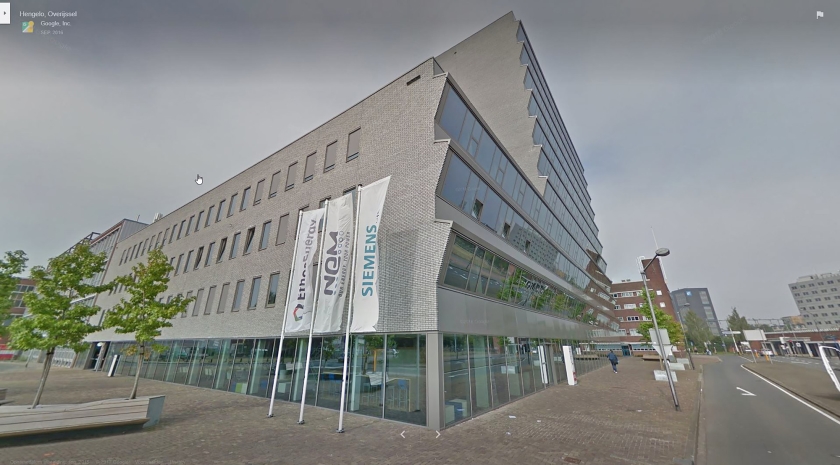 De Siemensvestiging in Hengelo. Burgemeester Sander Schelberg zegt zich niet te kunnen neerleggen bij sluiting. ‘Dit treft Hengelo en Twente in het hart.’ (google streetview)