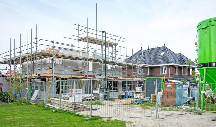 Door de economische groei worden er steeds meer huizen gebouwd. Door de grote vraag worden die nieuwbouwhuizen tegelijk steeds duurder.  (anp / Lex van Lieshout)