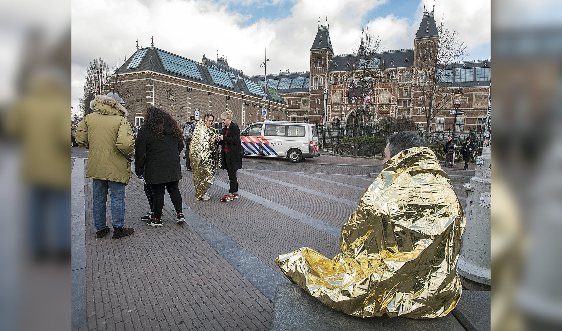 Vorige week werd het Rijksmuseum ontruimd vanwege een stroomstoring. Bezoekers werden buiten opgevangen.