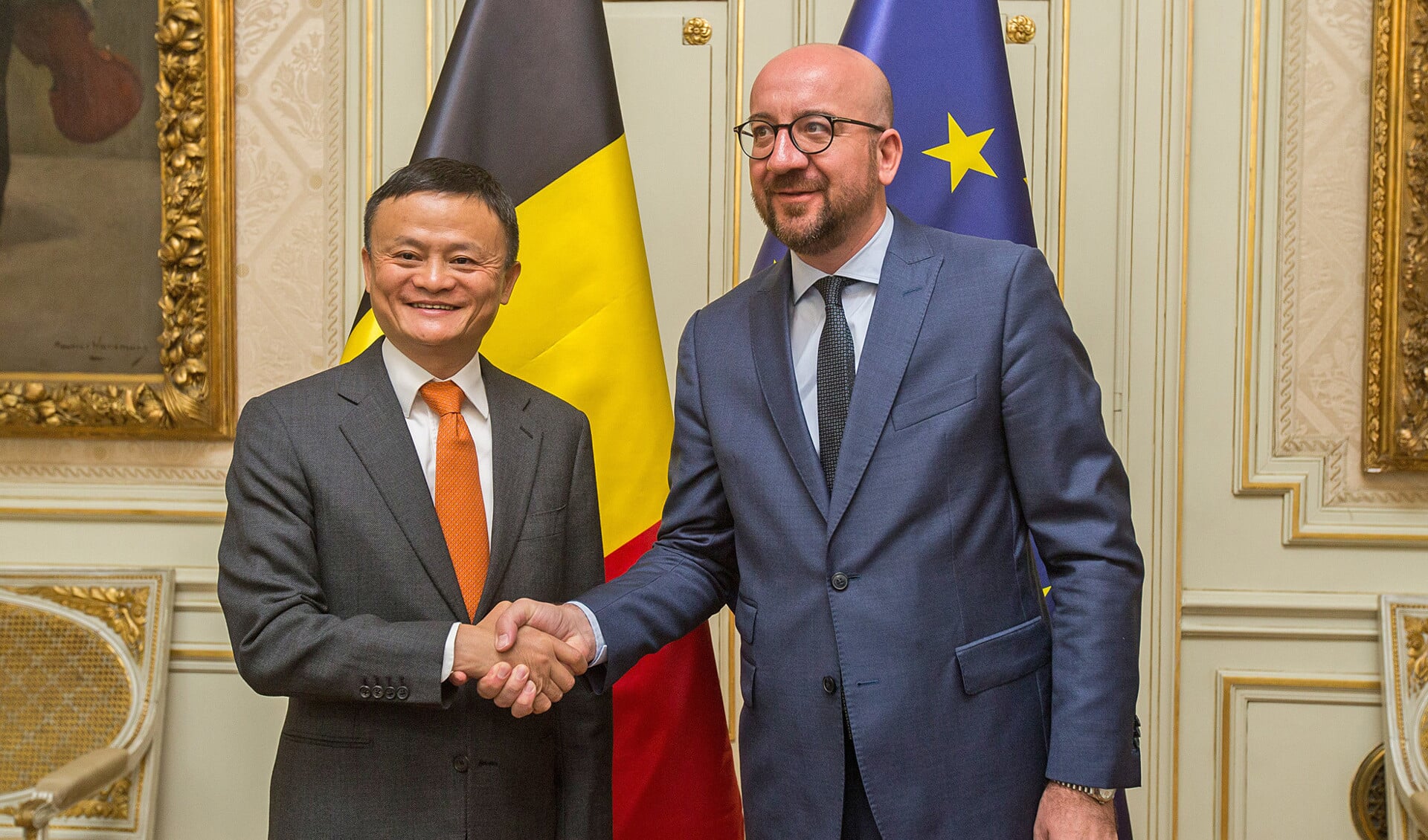 Topman Jack Ma (l.) van het grote Chinese e-commercebedrijf Alibaba, werd in juli vorig jaar in Brussel ontvangen door de Belgische premier Charles Michel.