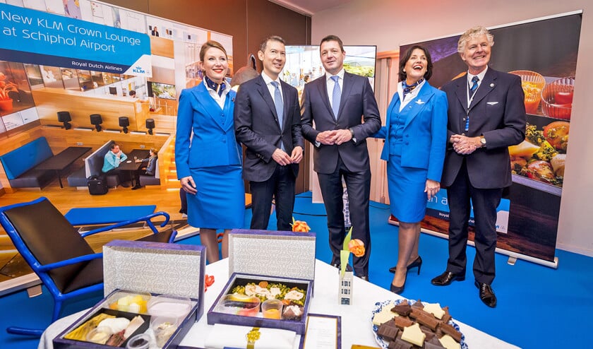 Pieter Elbers (midden) en Benjamin Smith (tweede van links) bij de presentatie van de jaarcijfers van Air France-KLM. (anp / Lex van Lieshout)