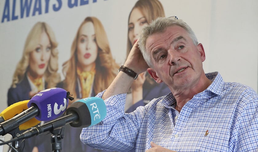 Ryanair-topman Michael O’Leary geeft op een persconferentie in Dublin uitleg over het schrappen van vluchten.  (ap / Niall Carson)