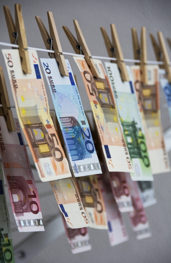 Vijf miljard aflossen of uitdelen? (anp)