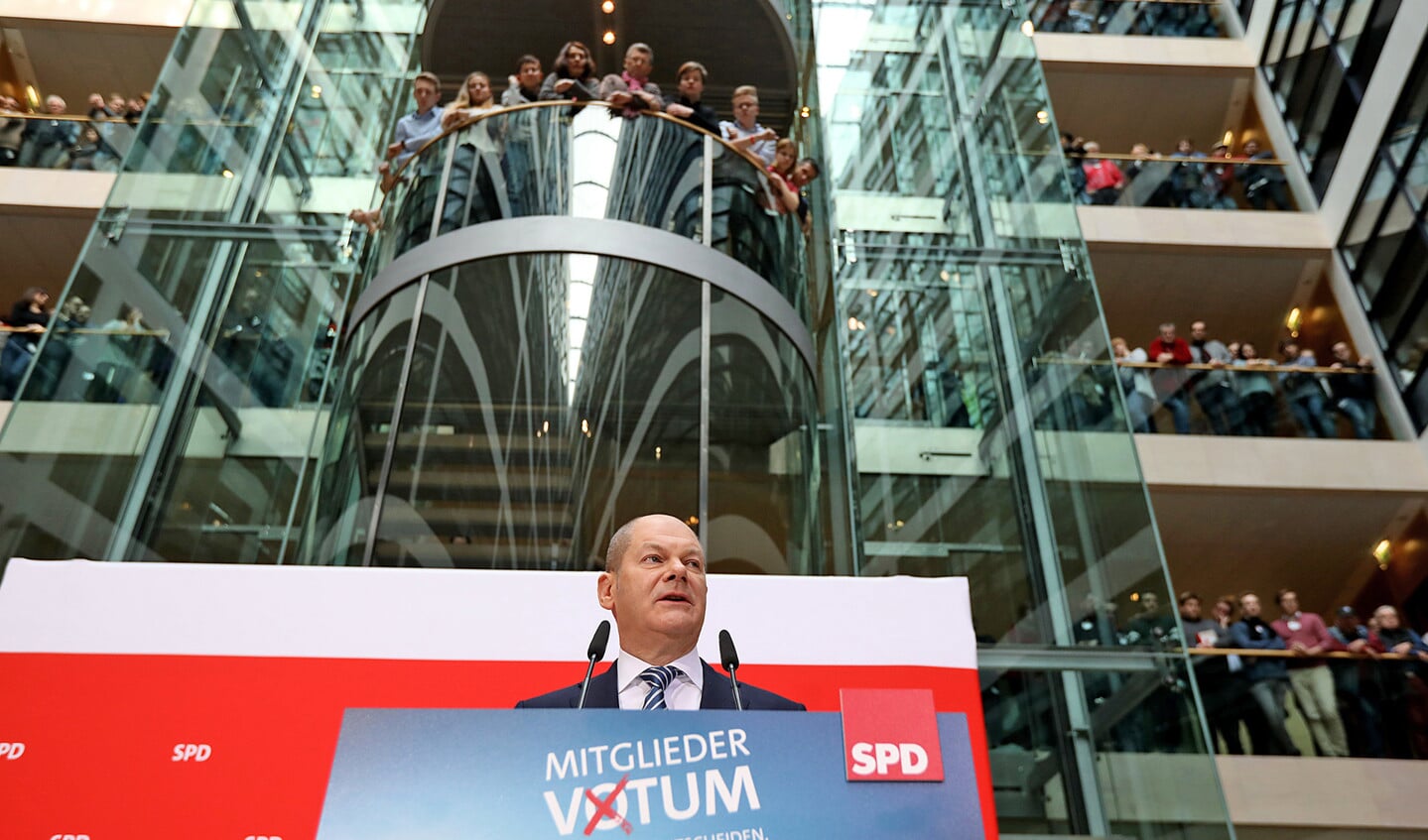SPD-leider Olaf Scholz tijdens de bekendmaking in het SPD-hoofdkwartier in Berlijn, het Willy Brandt-Huis. ‘De SPD zal toetreden tot de volgende Duitse regering.’