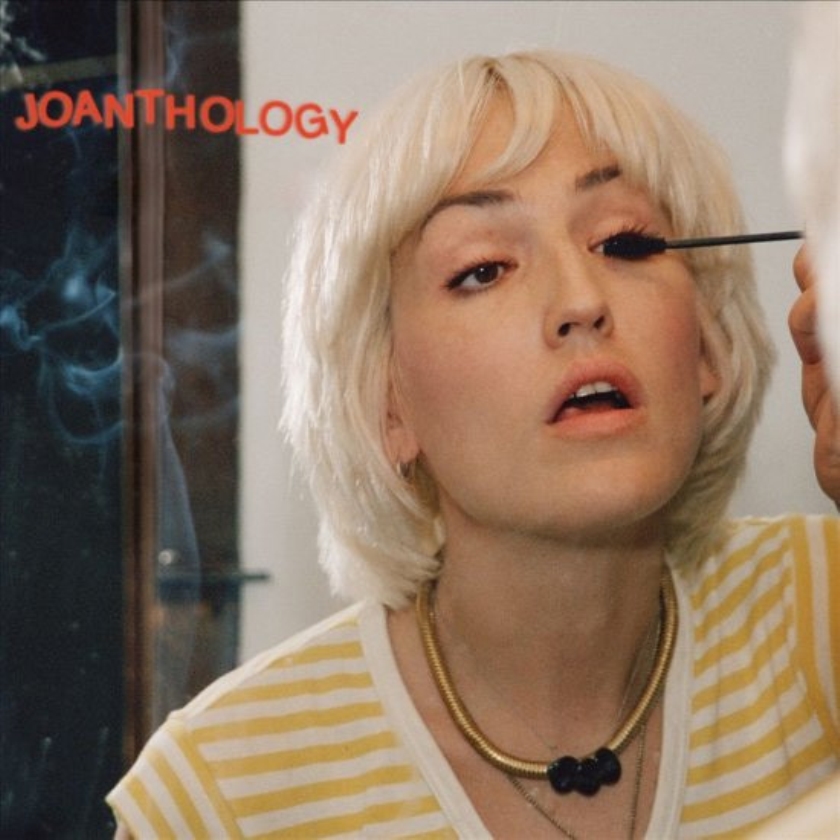 Joan As Police Woman kijkt nu wel terug