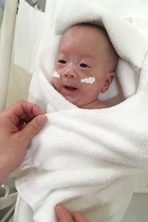 Kort en klein: Kleinste baby ooit is nu gezond (afp)