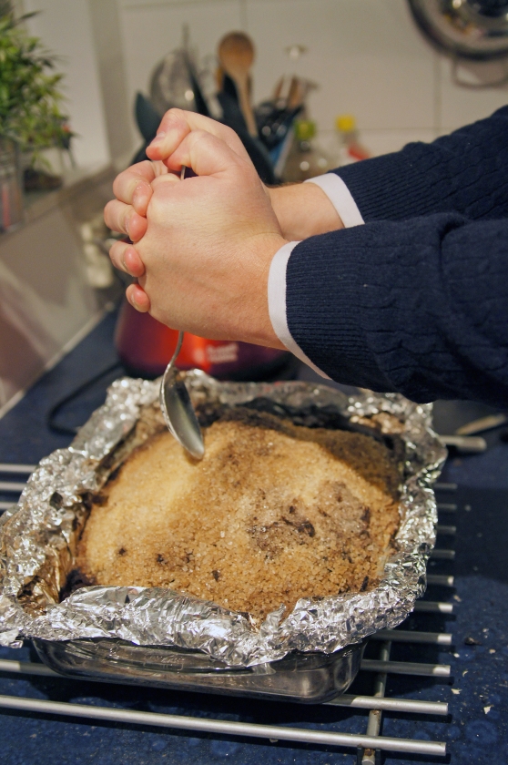Met een hamer aan het kerstdiner (nd)