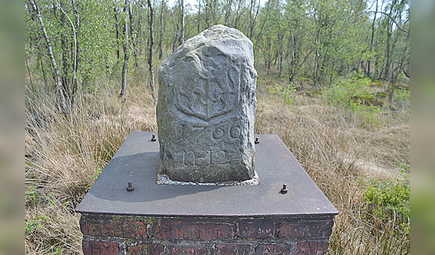 In 1766 is de grens tussen Gelre en Munster gemarkeerd met palen van Bentheimer zandsteen.