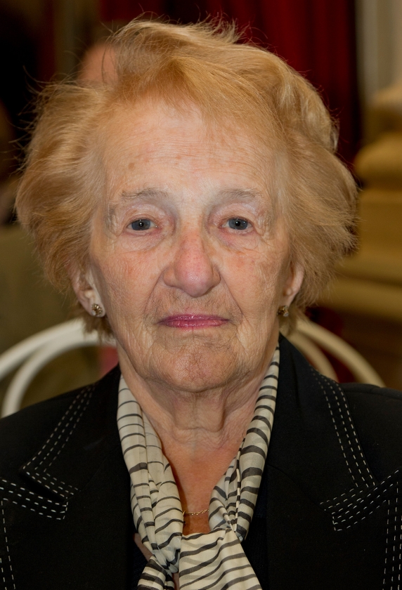 Marga Minco op negentigjarige leeftijd. (Joost van den Broek)