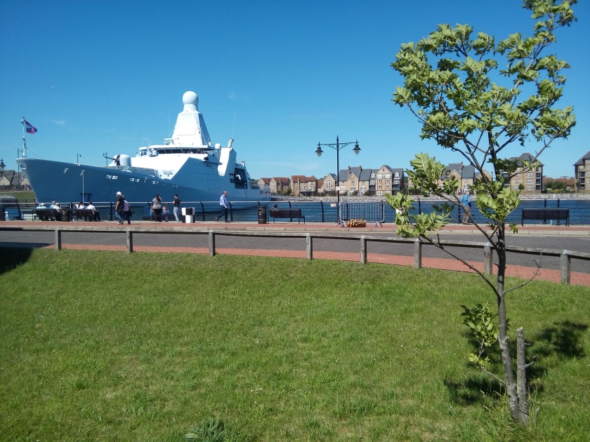 Zr.Ms. Holland, een van de vier patrouilleschepen van de Koninklijke Marine, in juni dit jaar in het Britse Chatham. (Riekelt Pasterkamp)