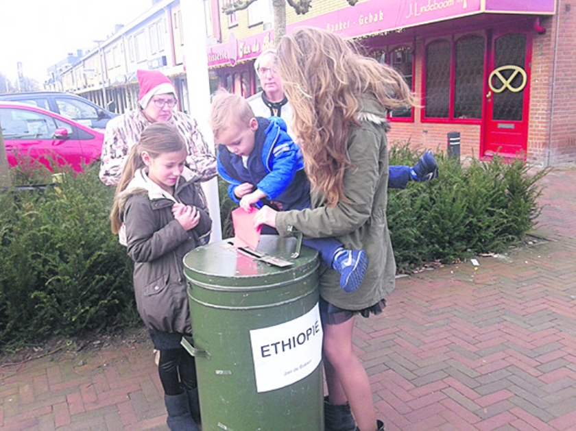 Op eerste kerstdag werd op Urk de jaarlijkse kerstcollecte gehouden. Een uur lang stonden op vijftien plaatsen collectebussen opgesteld. De opbrengst van 99.605 euro is dit jaar bestemd voor de Interkerkelijke Stichting Ethiopië/Eritrea. (nd)