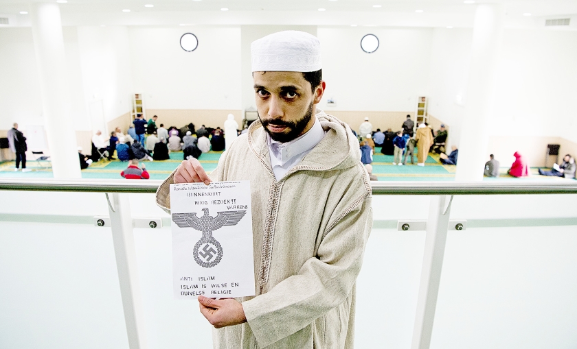 Meerdere moskeeën waaronder de Essalam Moskee in Rotterdam ontvingen op 25 februari 2016 een dreigbrief. (anp / Robin Utrecht)
