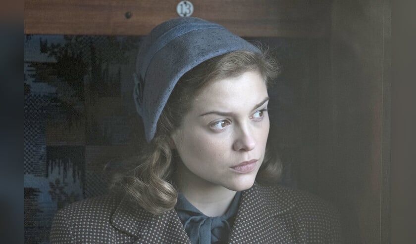 Hoewel het verhaal spannend is en het acteerwerk van overtuigt, blijft Red Joan een beetje vlak (cinéart)