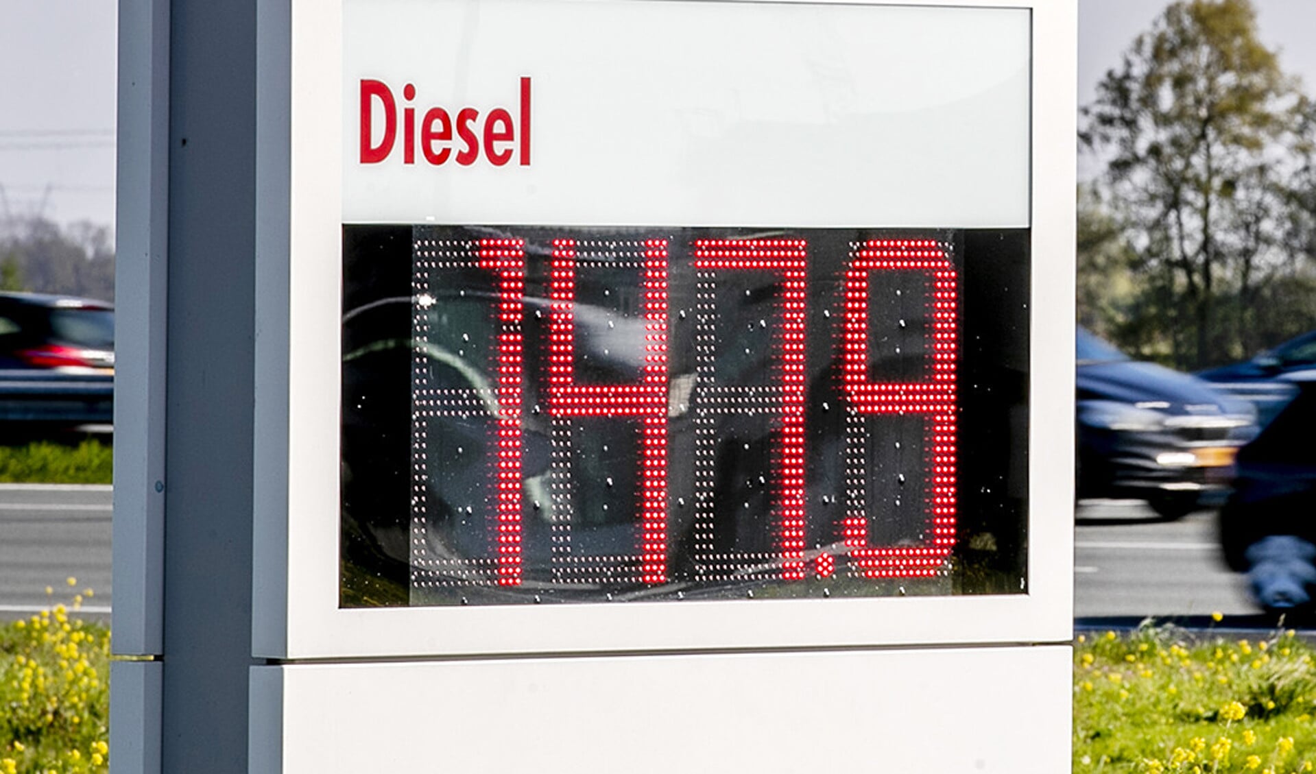 Een deel van de diesel aan de pomp moet binnen de Europese Unie bestaan uit biodiesel. Daarmee blijkt nu te zijn gerommeld.