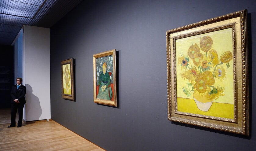 Vincent van Goghs schilderij Vaas met vijftien zonnebloemen in het Van Gogh Museum. (anp / Lex van Lieshout)