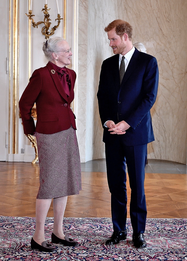 Prins Harry bezocht in Denemarken koningin Margrethe. (ap / Tariq Mikkel Khan)