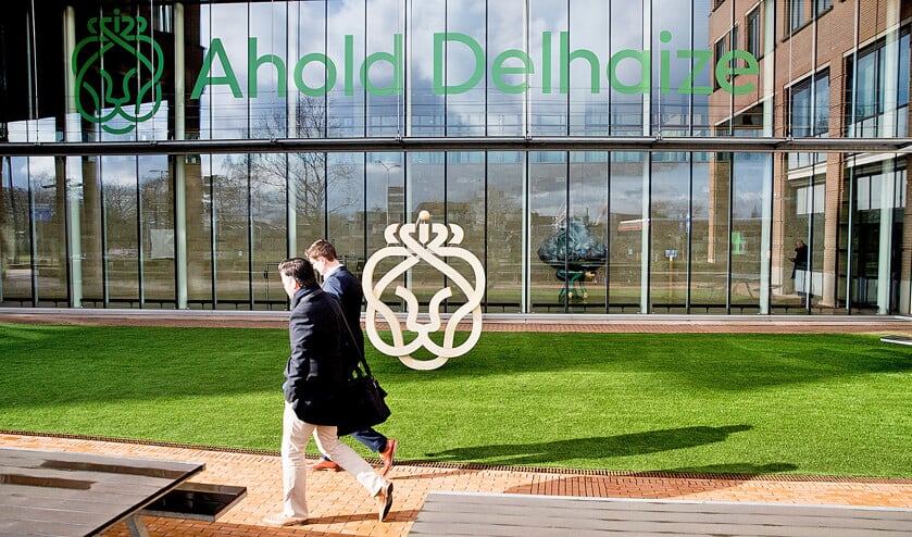 Het hoofdkwartier van Ahold Delhaize in Zaandam. De supermarktketen Albert Heijn en het Belgische Delhaize fuseerden vorig jaar, maar Delhaize kan de prestaties van Albert Heijn in Nederland niet bijbenen. (anp / Jerry Lampen)