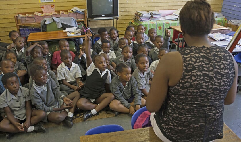 Meer dan negentig procent van alle kinderen gaat naar school. Volgens Mirjam Vossen een teken dat het veel beter met de wereld gaat dan menig Nederlander denkt. (ap / Kevin Sutherland)