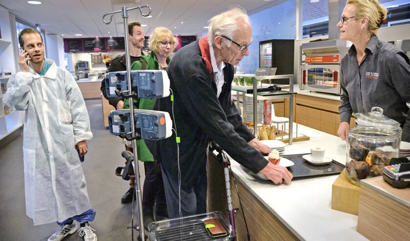 Weinigen in het St. Antoniusziekenhuis in Nieuwegein weten het, maar de versproducten in het restaurant komen van cateraar Vermaat. (Marcel van den Bergh)